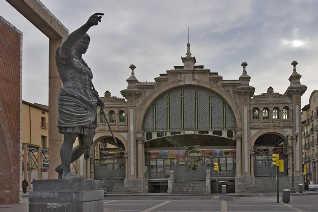 Casa Del Mercado Zaragoza Luaran gambar